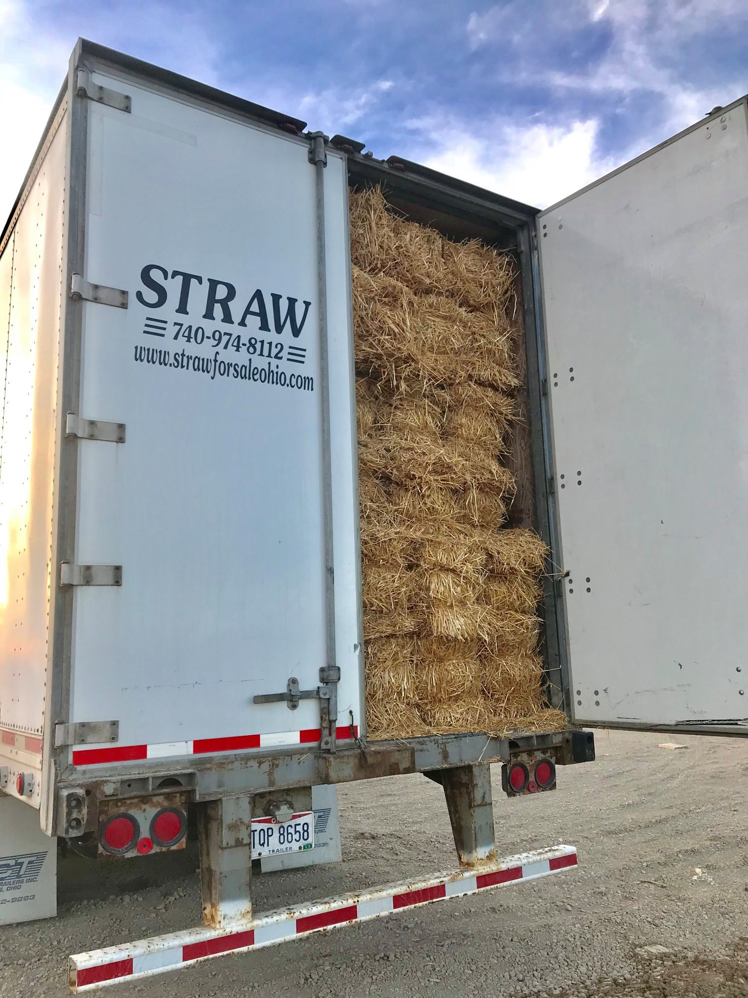 straw in truck